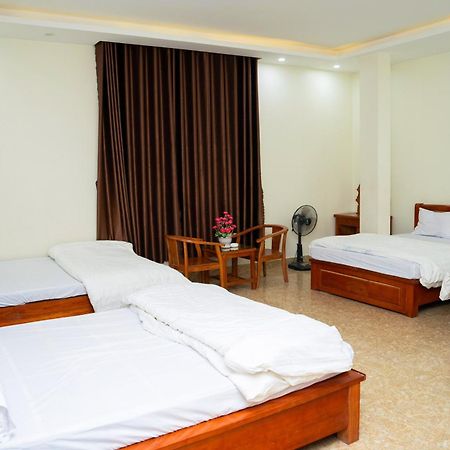 Phuong Hoa Hotel Uong Bi Экстерьер фото