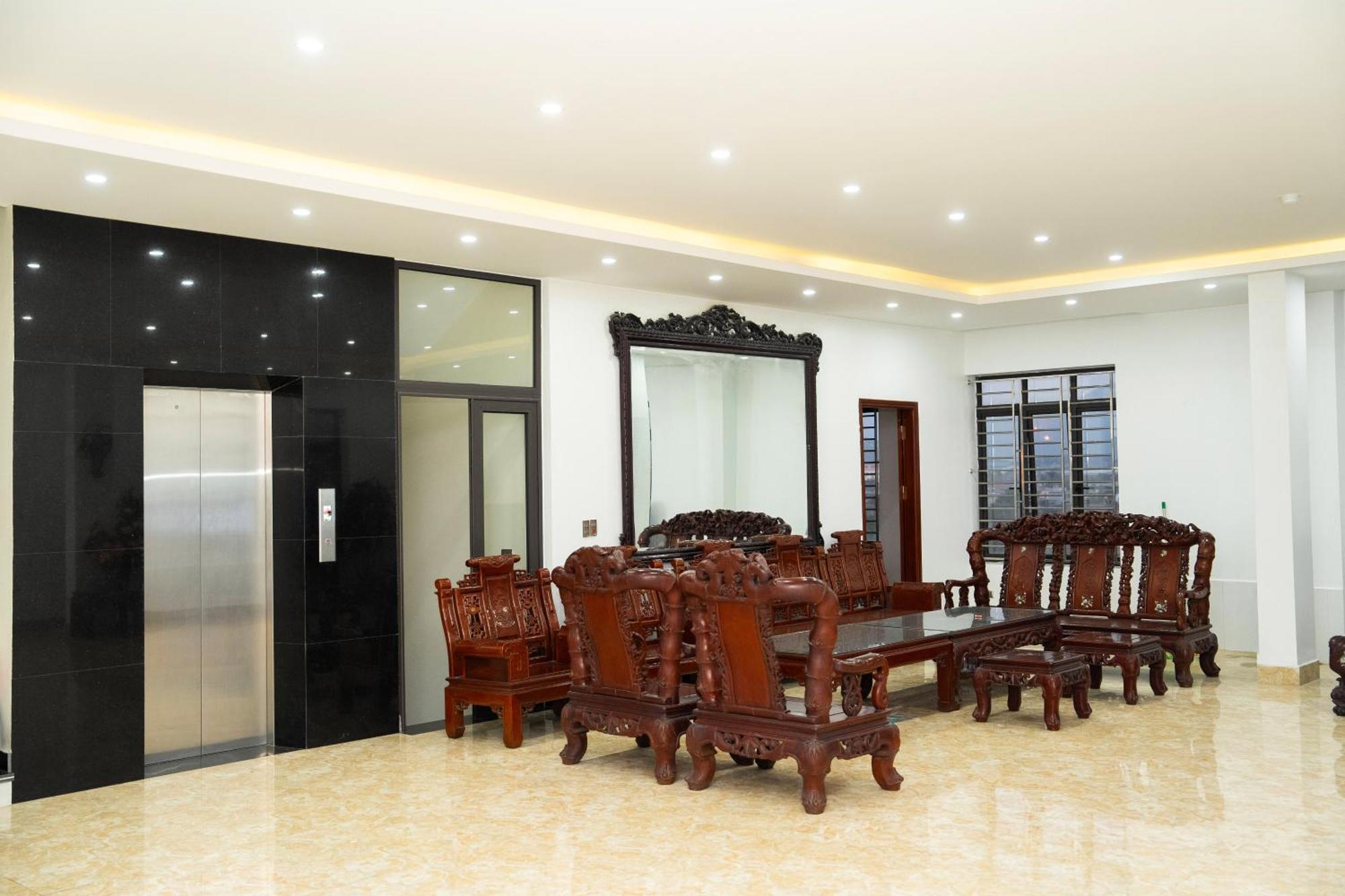 Phuong Hoa Hotel Uong Bi Экстерьер фото